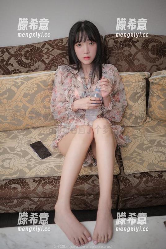 不同寻常的最新图库——Kang Inkyung用粉色画了个梦。